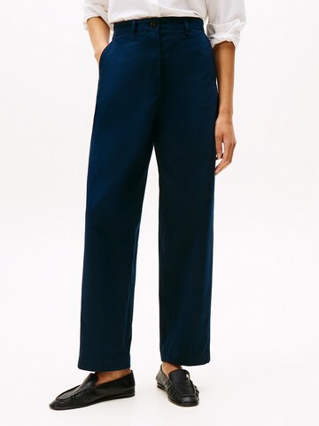 TOMMY HILFIGER Loose fit Chino trousers in Blue: front