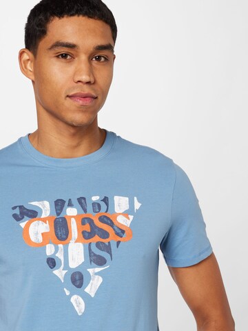 GUESS T-Shirt 'BLURRI' in Blau