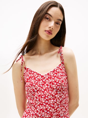 Rochie de vară de la Tommy Jeans pe roșu