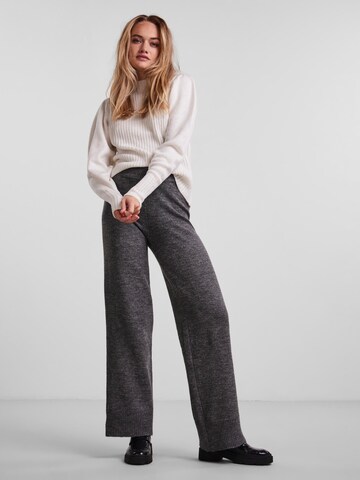 PIECES Wide Leg Hose 'Celic' in Grau