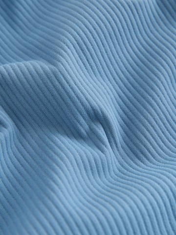 Top di self. in blu