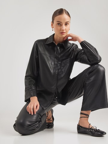 Gina Tricot Blouse in Zwart: voorkant