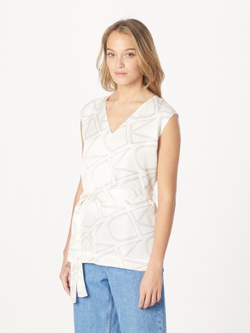 Calvin Klein - Blusa en blanco: frente