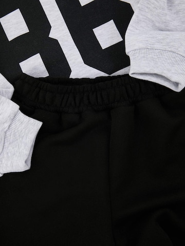 Trendyol - Conjunto en gris