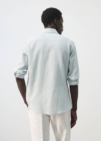 MANGO MAN Slim Fit Hemd 'Kissos' in Grün