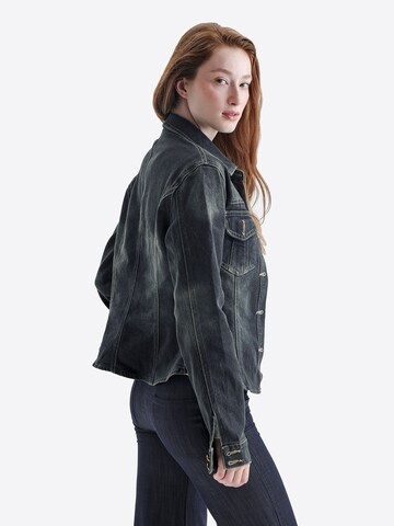 TorWeit Between-Season Jacket 'Fitted Denim Jacket' in Blue