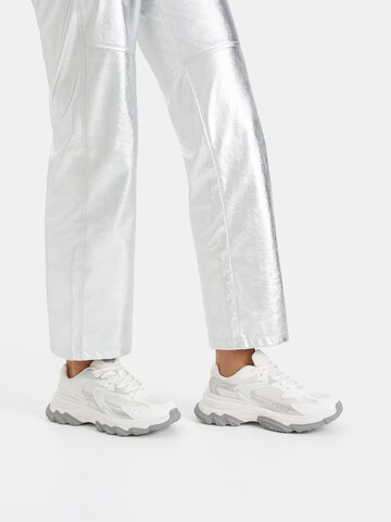 Bershka Sneaker in Weiß: Vorderseite