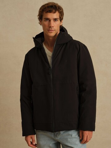 DAN FOX APPAREL Зимняя куртка 'Paul' в Черный: спереди