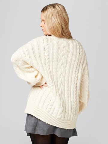 A LOT LESS - Pullover 'Diana' em branco