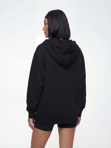 juoda V!BE STUD!OS Džemperis