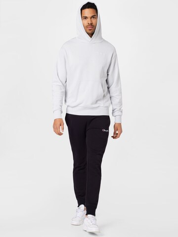 Champion Authentic Athletic Apparel Sweatshirt in Grau