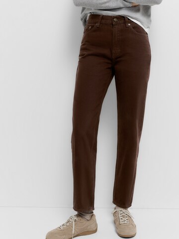 Pull&Bear Tapered Jeans i brun: framsida