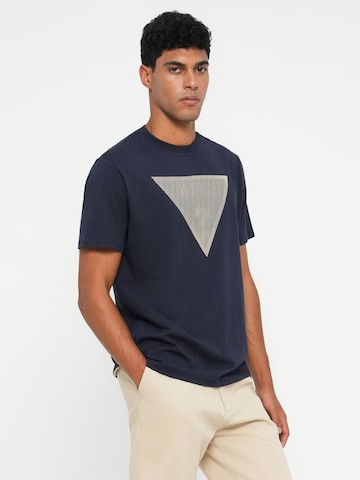 T-Shirt GUESS en bleu : devant