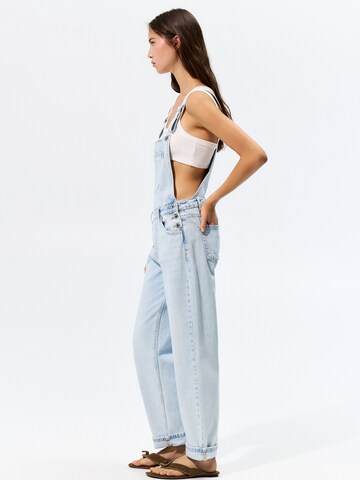 Loosefit Jeans con pettorina di Pull&Bear in blu