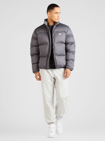 Nike Sportswear Зимняя куртка 'Club' в Серый