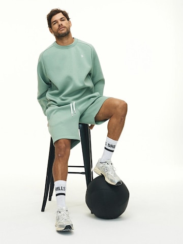 regular Pantaloni 'RECREATION Scuba Shorts' di DRILLS Apparel in verde