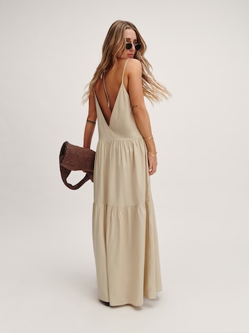 Robe Tatiana Zidekova en beige