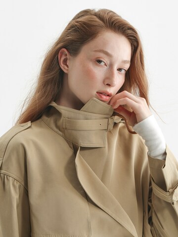TorWeit Between-Seasons Coat 'Double-breasted cropped trench coat' in Green