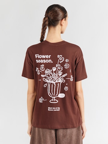 Sublevel T-shirt i brun: framsida