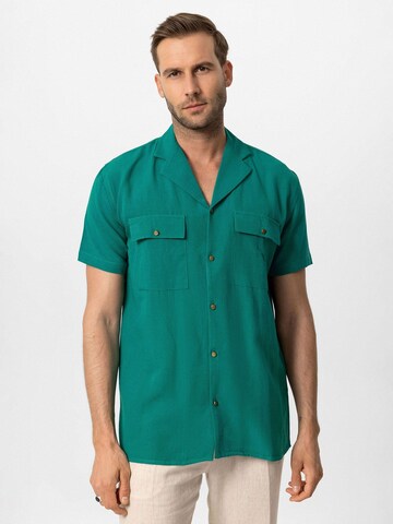 Antioch - Ajuste confortable Camisa en verde: frente