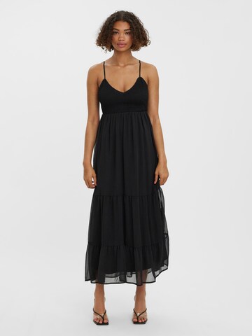 VERO MODA فستان صيفي 'Makayla' بلون أسود: الأمام