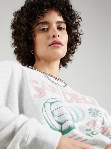 HOLLISTER Sweatshirt 'ESSENTIAL TREND' in Grau