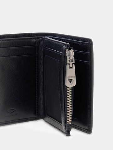 GUESS Wallet 'Berna' in Black