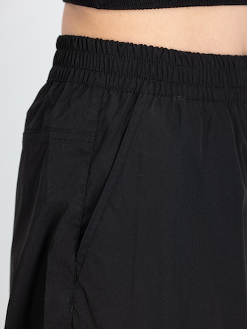 ALPHA INDUSTRIES Ohlapna forma Kargo hlače | črna barva