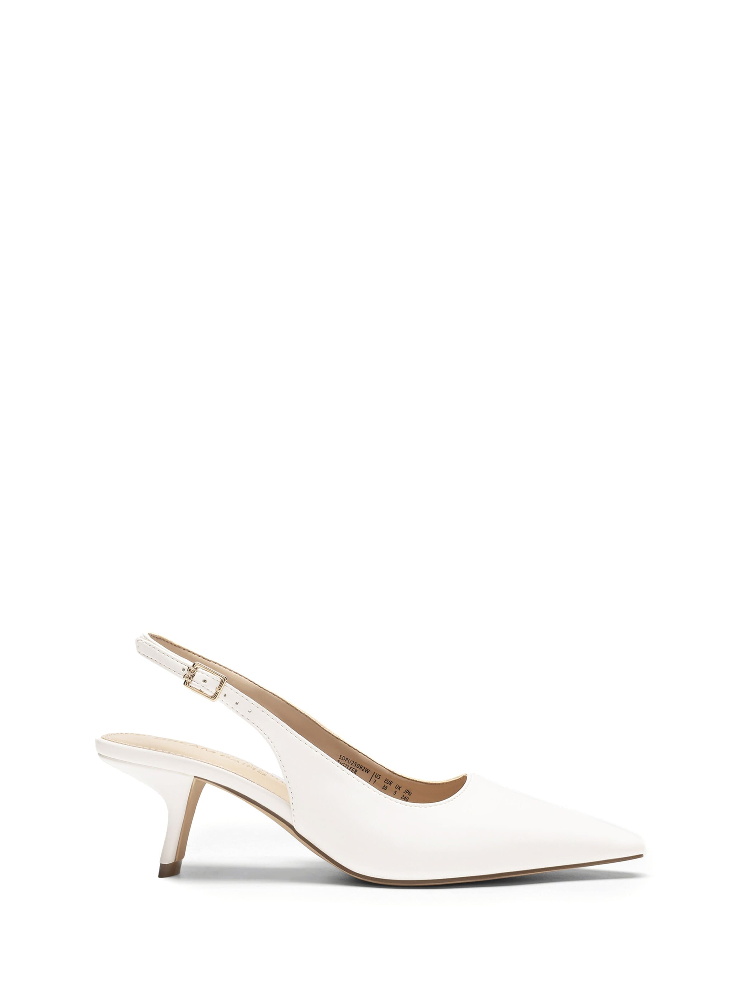 Dream Pairs Pumps in White