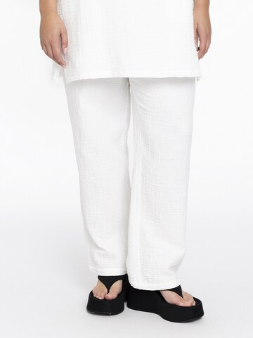 Yoek Loose fit Pants in White: front