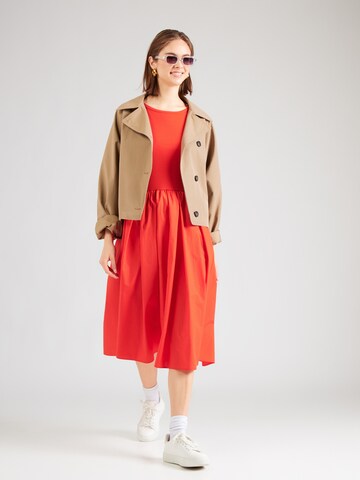 Rochie de la GANT pe roșu