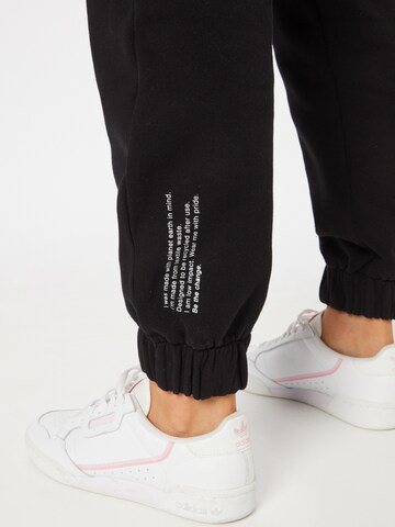 NU-IN - Tapered Pantalón 'Chroma' en negro