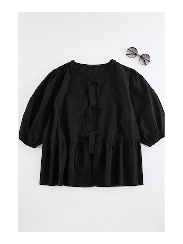 Trendyol Curve Blouse in Black: front