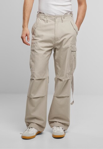 Brandit Loosefit Cargohose in Weiß: Vorderseite