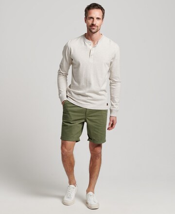 Superdry Slimfit Shorts in Grün