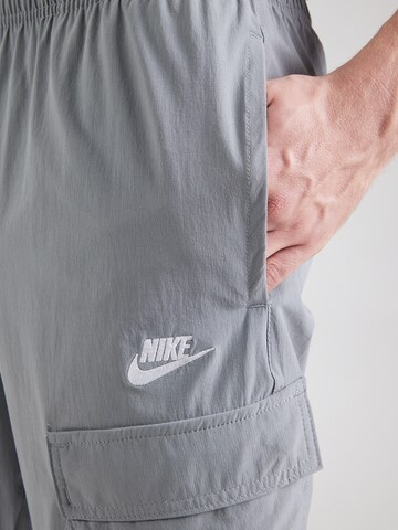 Nike SportswearTapered Cargo hlače 'CLUB' - siva boja
