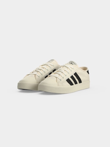 ADIDAS ORIGINALS Σνίκερ χαμηλό 'NISI' σε λευκό