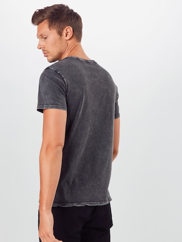 GUESS T-Shirt in Schwarz