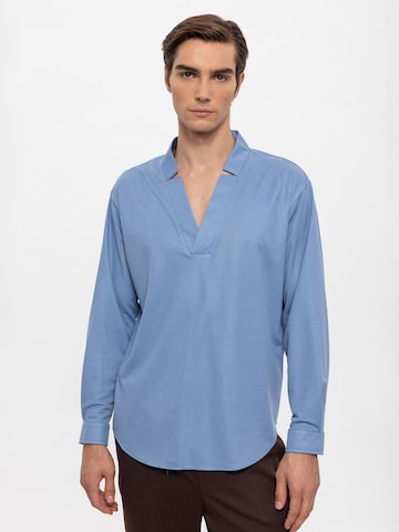 Coupe regular Chemise Antioch en bleu : devant