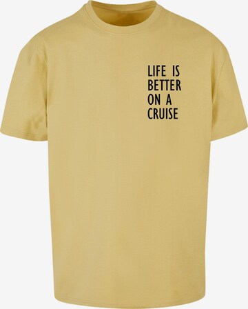 T-Shirt 'Life Is Better' Merchcode en jaune : devant