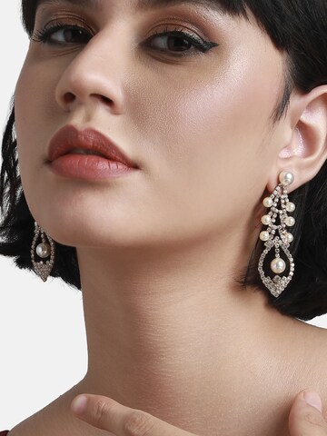 Boucles d'oreilles 'Ashiya' SOHI en blanc : devant