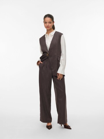 VERO MODA - regular Pantalón plisado en marrón