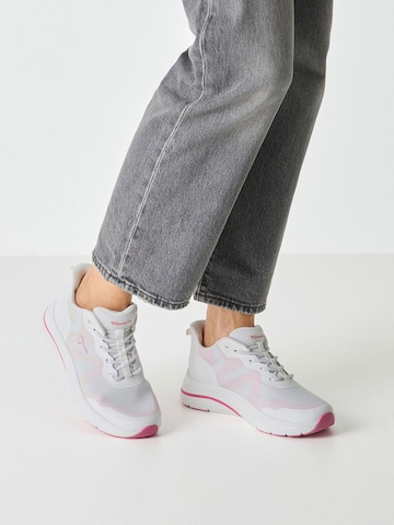 Baskets basses Tamaris en blanc : devant