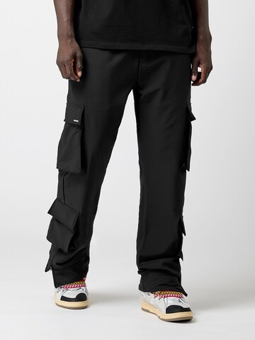 EIGHTYFIVE Regular Cargo Pants in Black: front