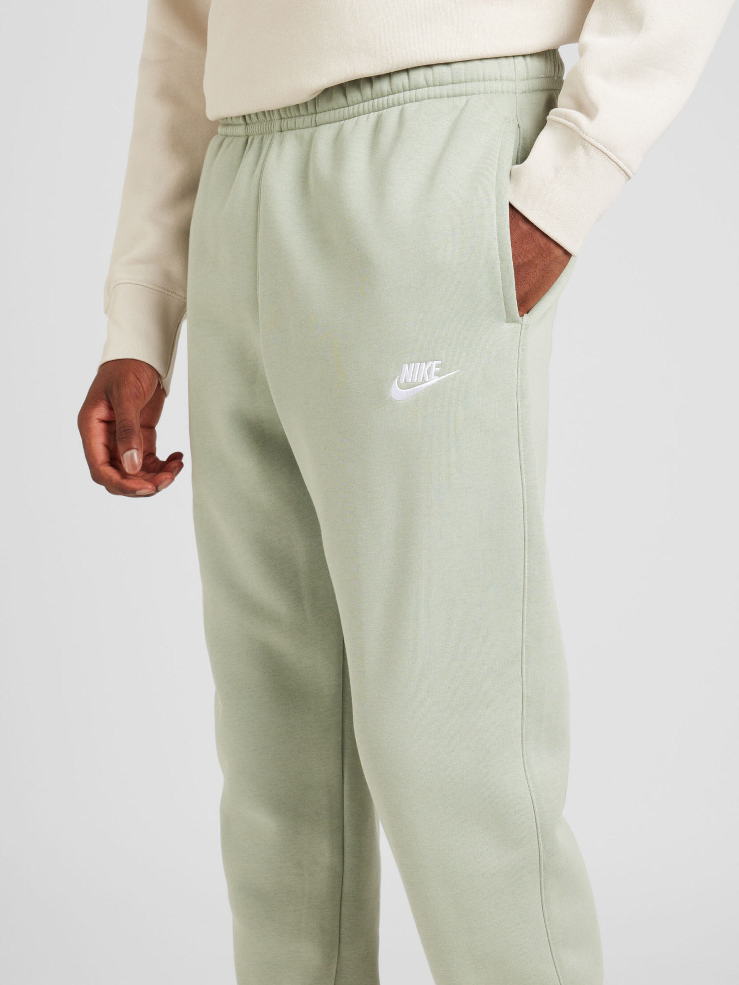 Effile Pantalon Club Fleece Nike Sportswear en Vert Pastel ABOUT YOU