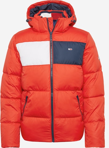 Tommy Jeans Winterjas in Rood: voorkant