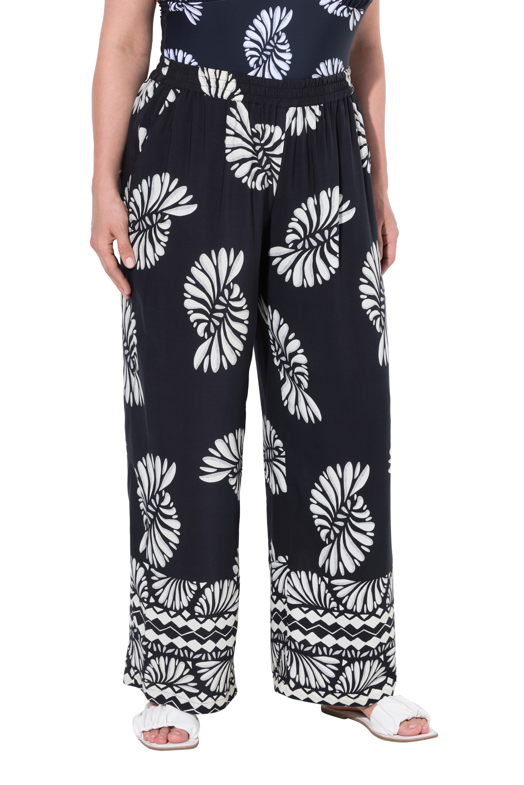 Ulla Popken - Perna larga Calças em preto: frente