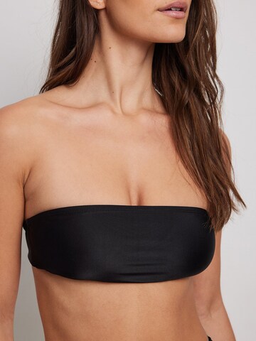 NA-KD Bandeau Bikini Top in Black: front