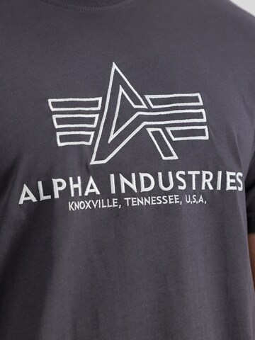 ALPHA INDUSTRIES T-shirt i grå