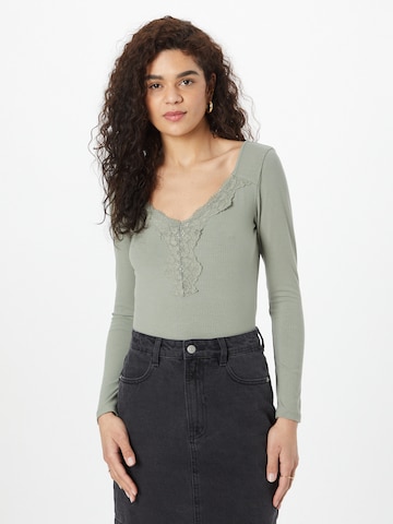 ABOUT YOU Shirt 'Finja' in Green: front